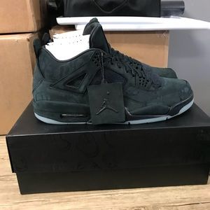 Jordan Retro 4 X Kaws “ Black “